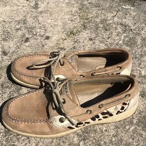 Sperry topsiders with cheetah sides size 8.5